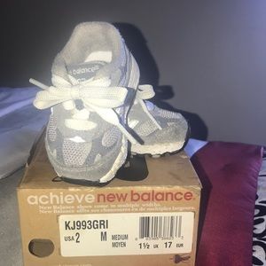 New Balance Infant Moyen in grey size 2